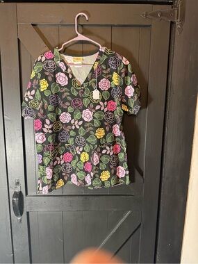 Tafford Scrub Black Floral V-Neck Short Sleeve Top with Pink Flowers